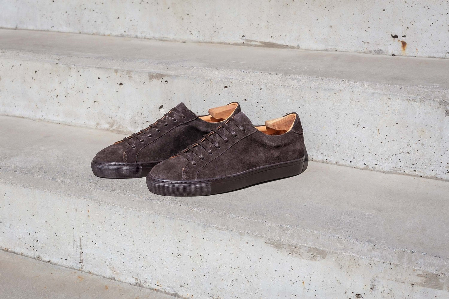 Baskets en Daim Marron Foncé avec Semelle Foncée
