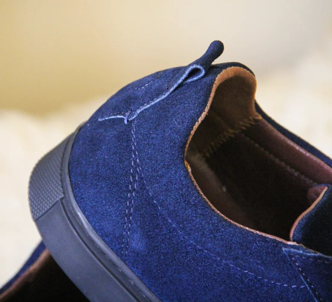 Baskets en Daim Bleu Foncé avec Semelle Foncée