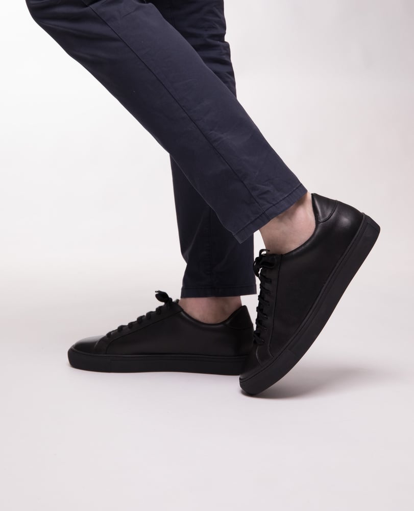 Baskets en Daim Noir avec Semelle Noire