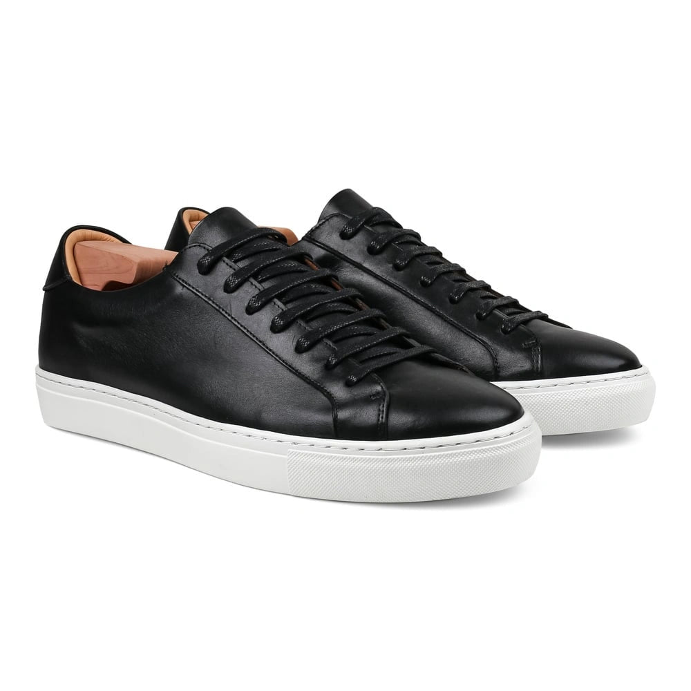 Prime Baskets en Cuir Noir ou Blanc avec Semelle Noire ou Blanche