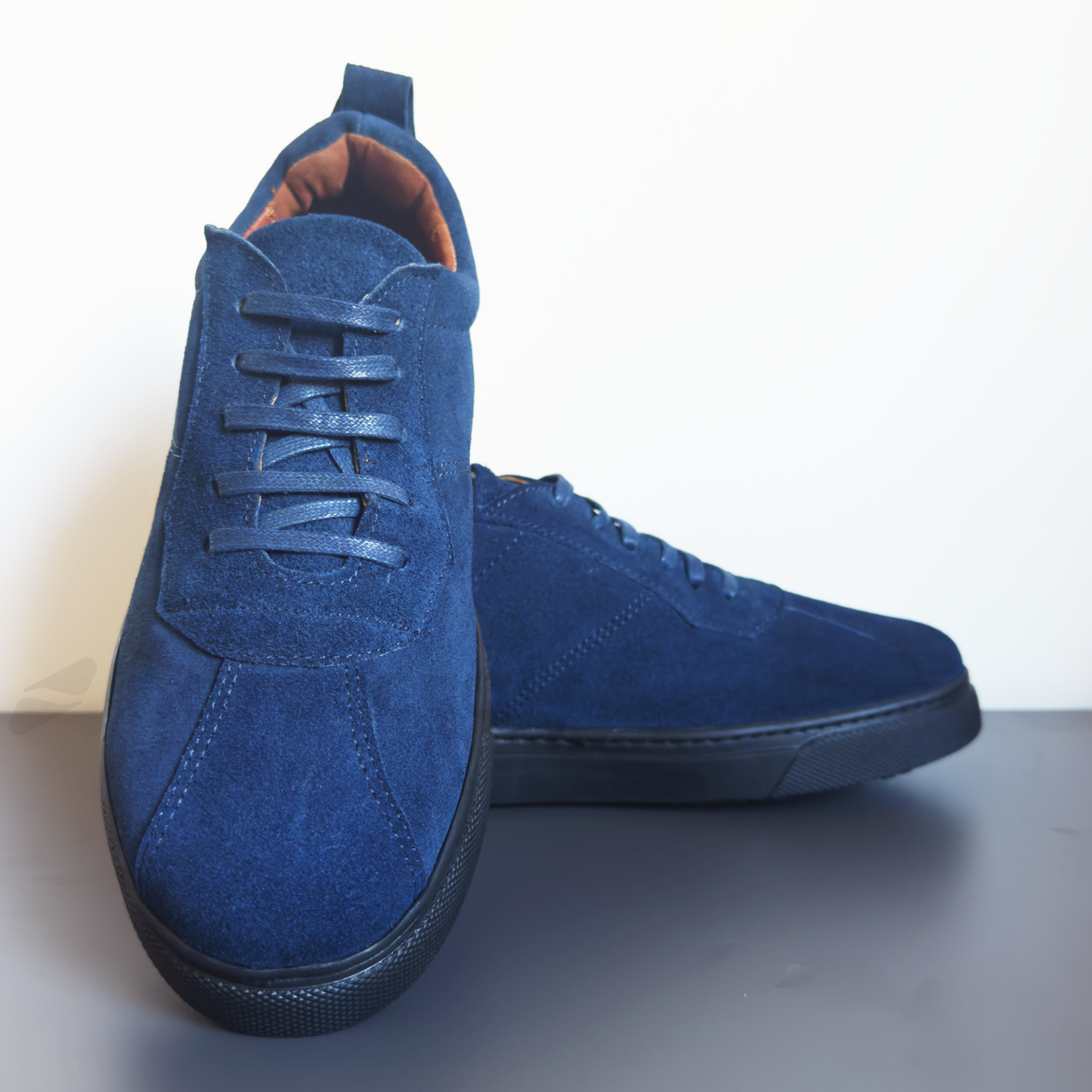 Baskets en Daim Bleu Foncé avec Semelle Foncée