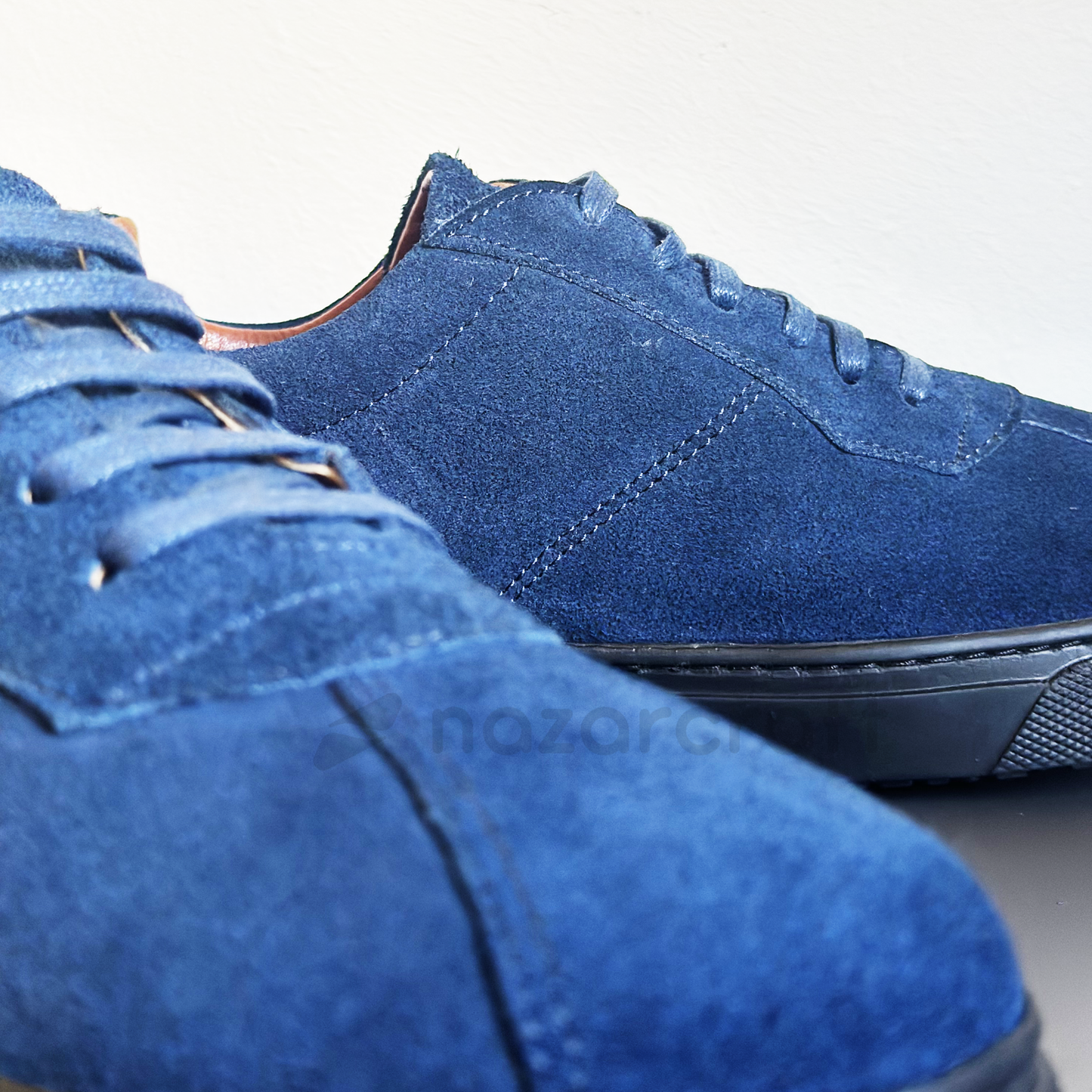 Baskets en Daim Bleu Foncé avec Semelle Foncée