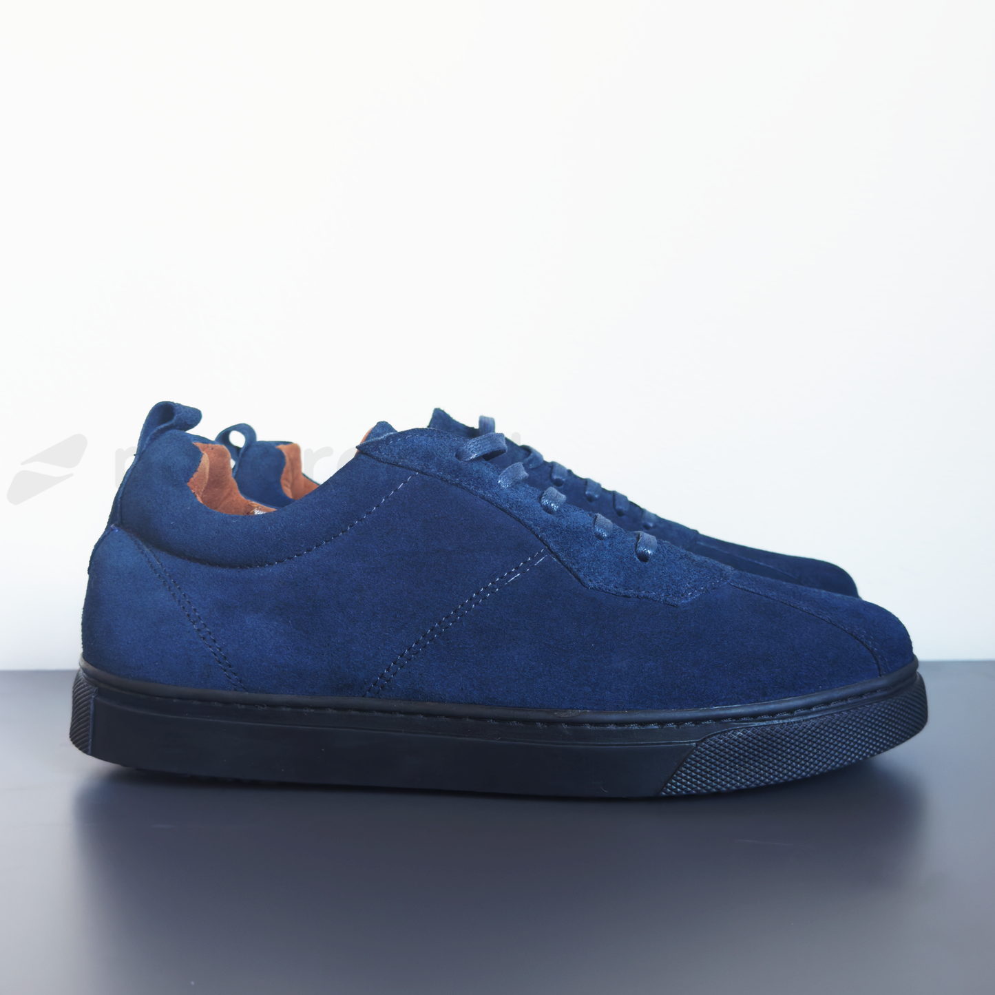 Baskets en Daim Bleu Foncé avec Semelle Foncée