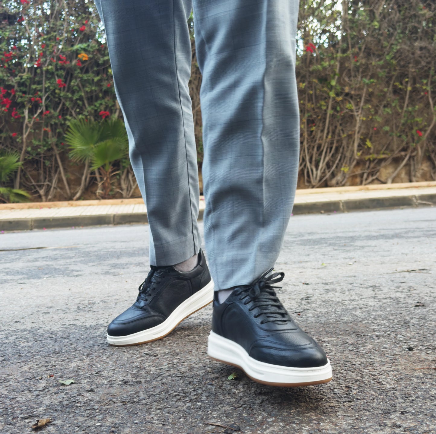 Baskets en Cuir Grainé Beige et Noir Pour Homme et Femme