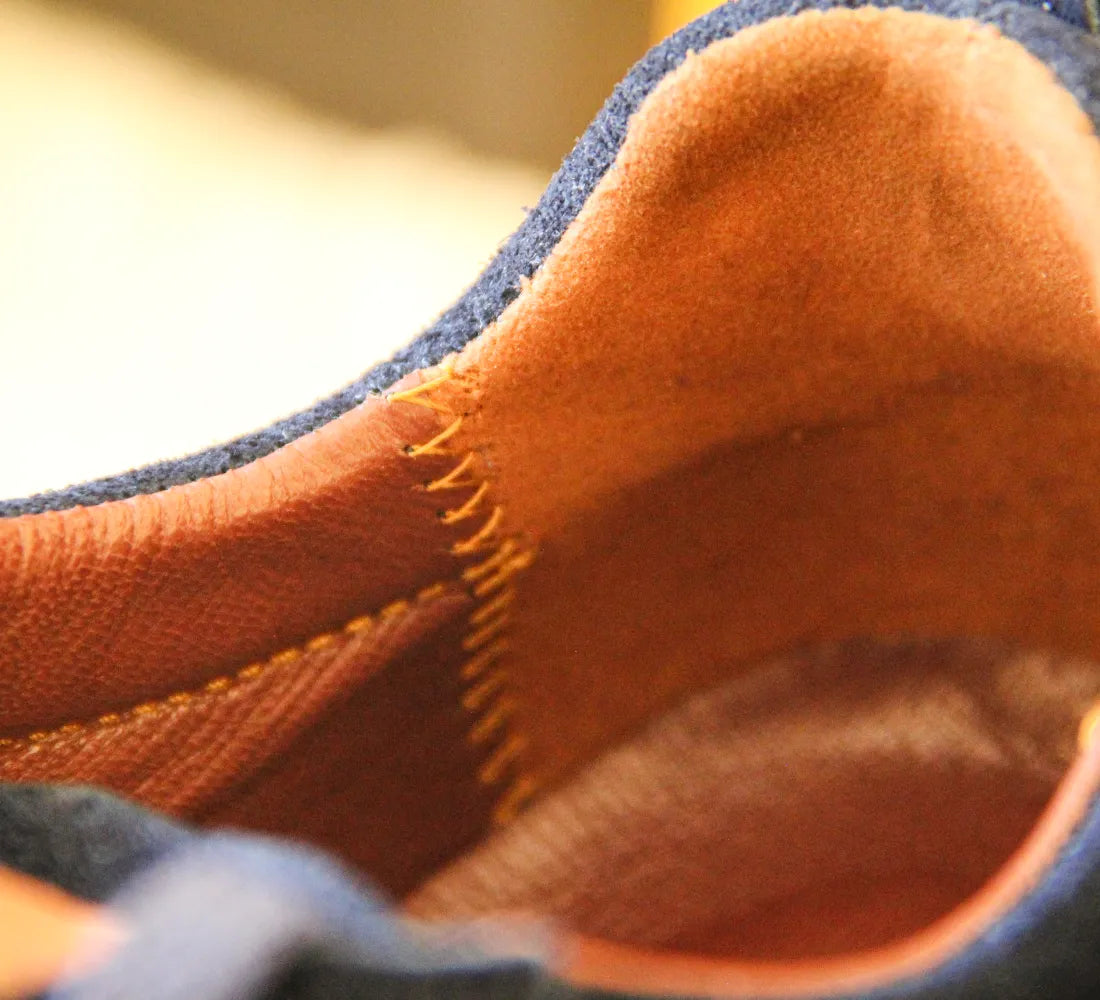 Baskets en Daim Bleu Foncé avec Semelle Foncée