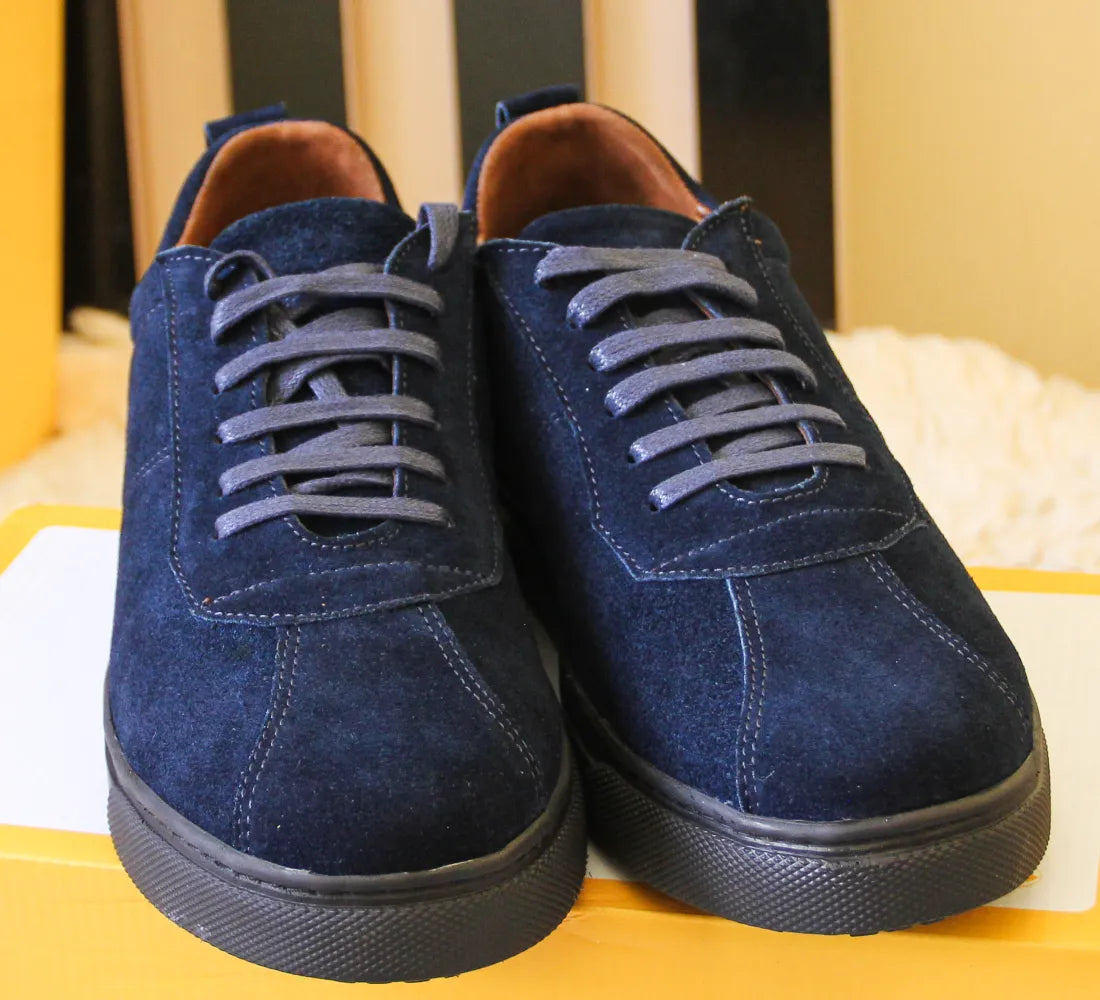 Baskets en Daim Bleu Foncé avec Semelle Foncée